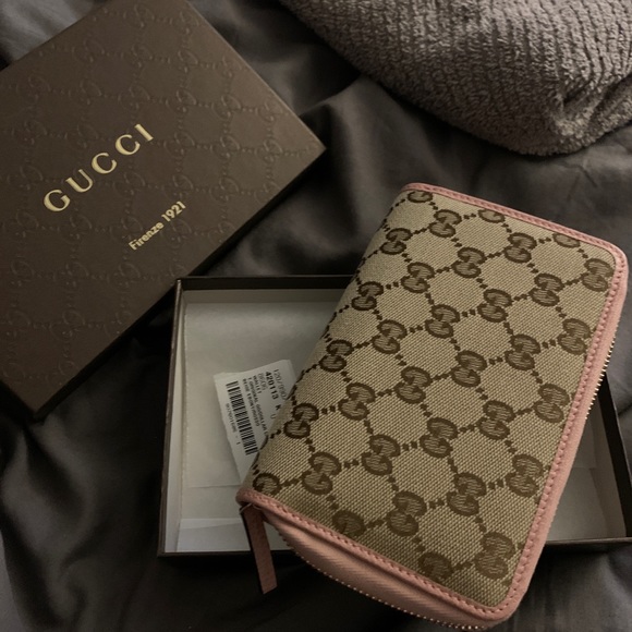 Gucci Handbags - Brand new Gucci wallet